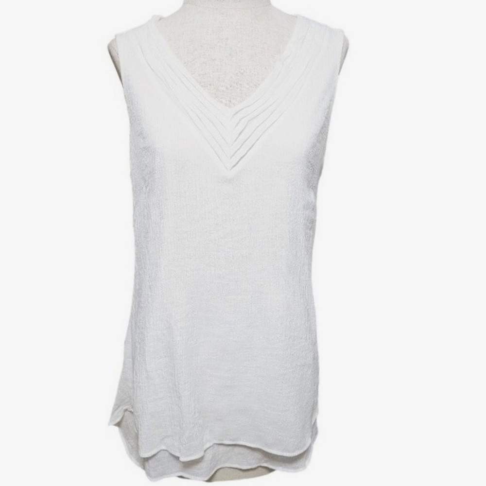 Cleo Flowy blouse size Medium sleeveless white handkerchief drape‎